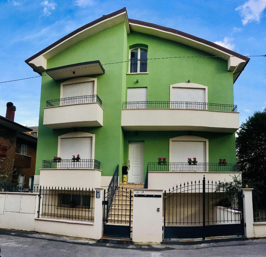 Апартаменты Residenza Elena Римини Экстерьер фото